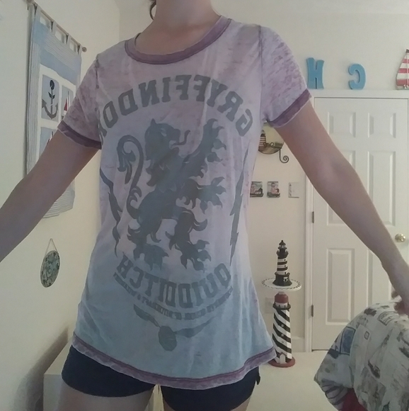 Gryffindor Burgundy T-shirt - Picture 5 of 12